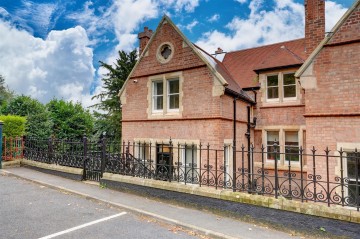 image of 8b, Queens Drive